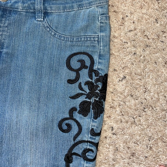 Black Floral Embroidered Jeans - Picture 3 of 8